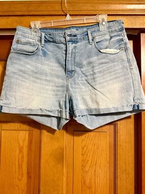 Denizen from Levi's Light Blue Denim Shorts with Frayed Hem
